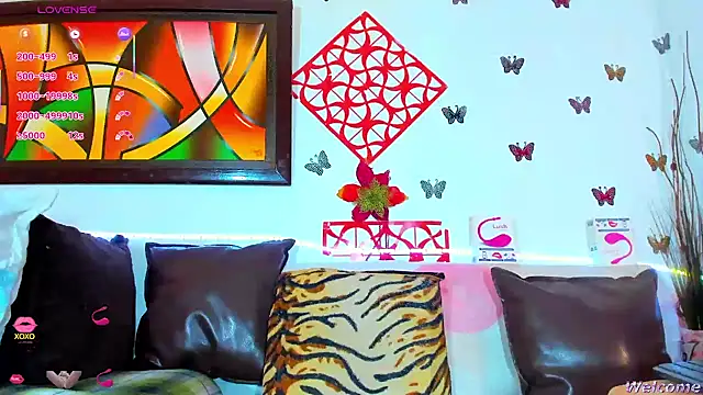 SQUIRTBRUNETE online show from 19, 4, 2026