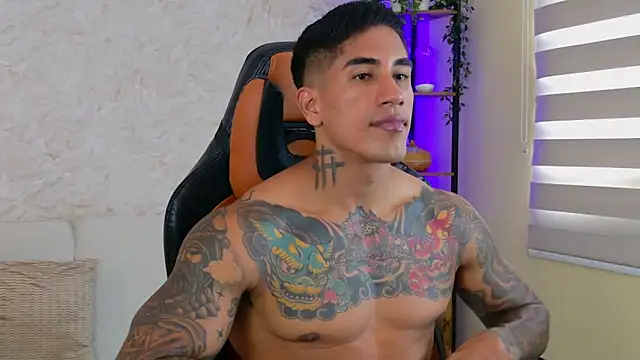 Snapshot of AdanReilly chatting on 8, 2, 2025 AdanReilly online show from 8, 2, 2025