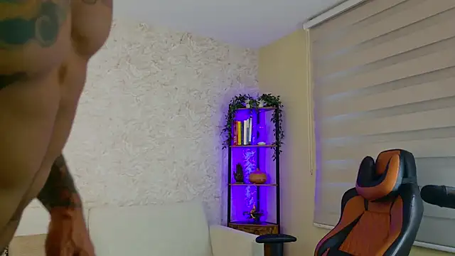 Snapshot of AdanReilly chatting on 19, 2, 2025 AdanReilly online show from 19, 2, 2025
