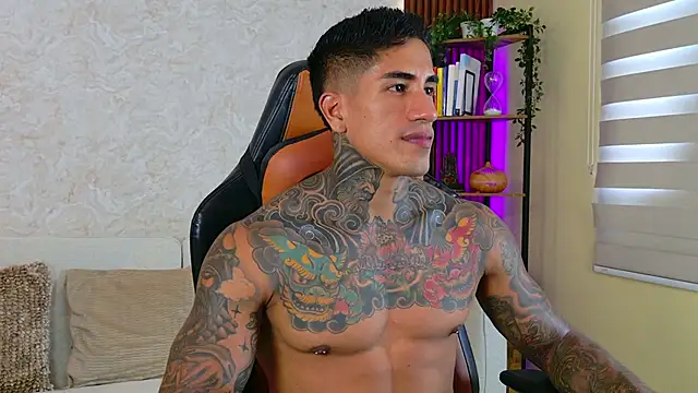 Snapshot of AdanReilly chatting on 2, 10, 2025 AdanReilly online show from 2, 10, 2025