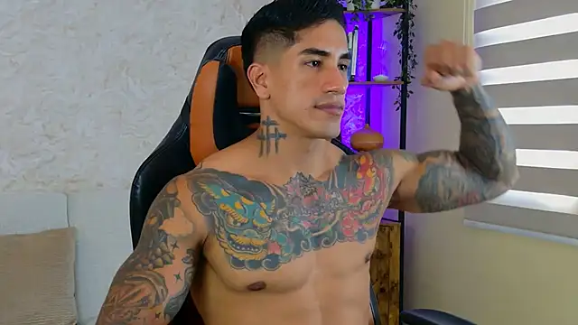 Snapshot of AdanReilly chatting on 22, 2, 2025 AdanReilly online show from 22, 2, 2025