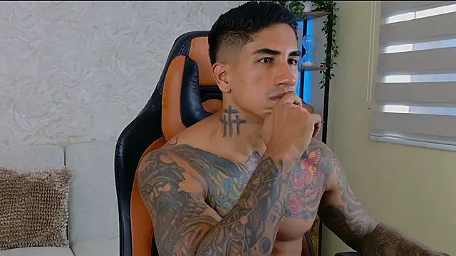 Snapshot of AdanReilly chatting on 19, 12, 2024 AdanReilly online show from 19, 12, 2024