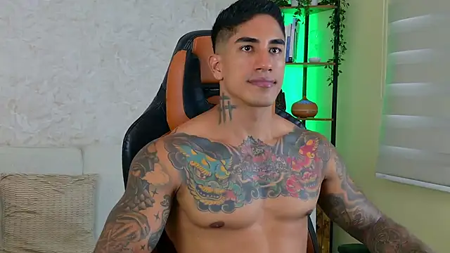Snapshot of AdanReilly chatting on 7, 2, 2025 AdanReilly online show from 7, 2, 2025