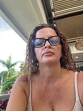 Snapshot of CioniWeiss chatting on 13, 5, 2026 CioniWeiss online show from 13, 5, 2026