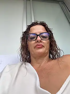 Snapshot of CioniWeiss chatting on 27, 4, 2026 CioniWeiss online show from 27, 4, 2026