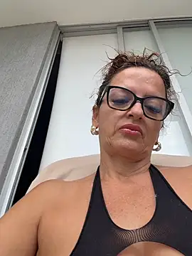 Snapshot of CioniWeiss chatting on 21, 5, 2026 CioniWeiss online show from 21, 5, 2026