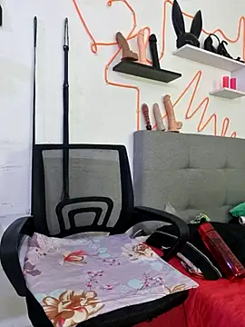 Sophiehuntress online show from 13, 3, 2025