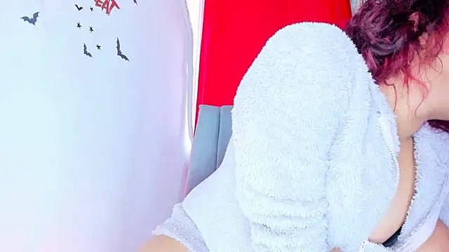 Emily Coper18 online show from 4, 11, 2025