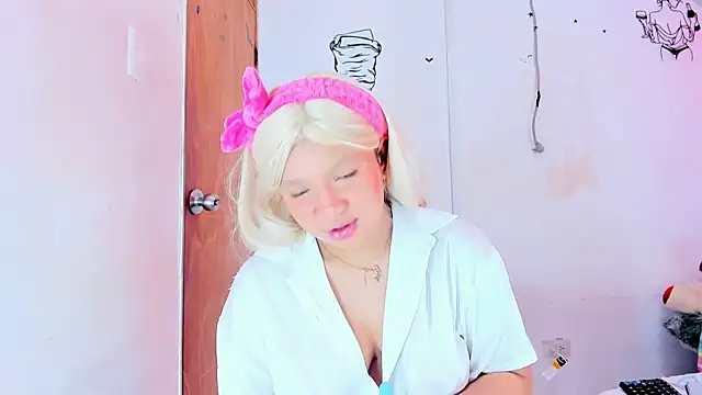 Emily Coper18 online show from 13, 3, 2026