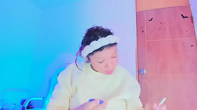 Emily Coper18 online show from 18, 4, 2026