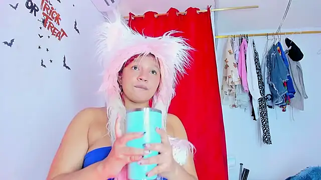 Emily Coper18 online show from 3, 11, 2025