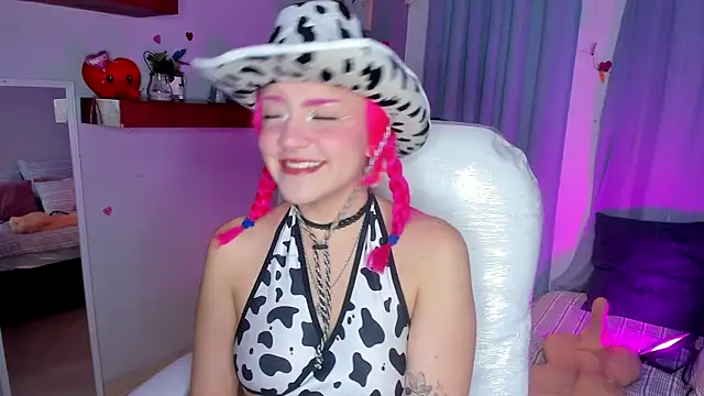 Snapshot of Tiny__Emmy chatting on 3, 10, 2025 Tiny Emmy online show from 3, 10, 2025