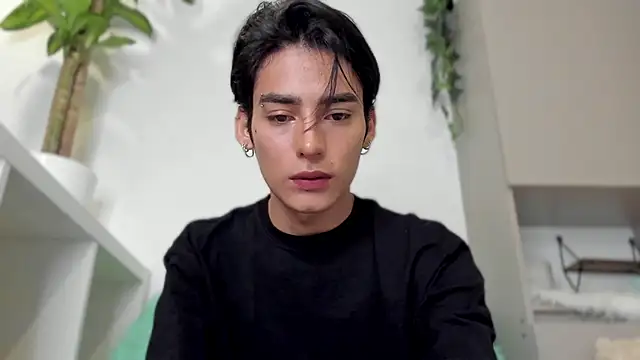 Snapshot of sebas_rose chatting on 5, 1, 2025 sebas rose online show from 5, 1, 2025