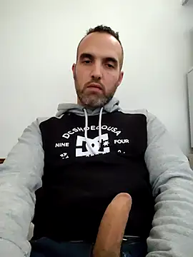 leon3875 online show from 9, 9, 2025