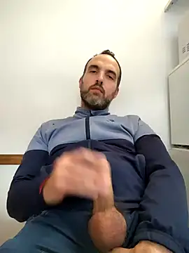 leon3875 online show from 28, 10, 2025