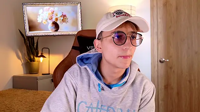 Snapshot of Mr_evan1 chatting on 12, 11, 2025 Mr evan1 online show from 12, 11, 2025