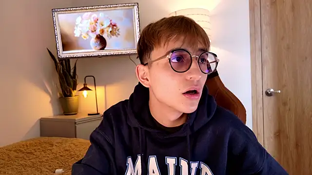 Snapshot of Mr_evan1 chatting on 18, 11, 2025 Mr evan1 online show from 18, 11, 2025