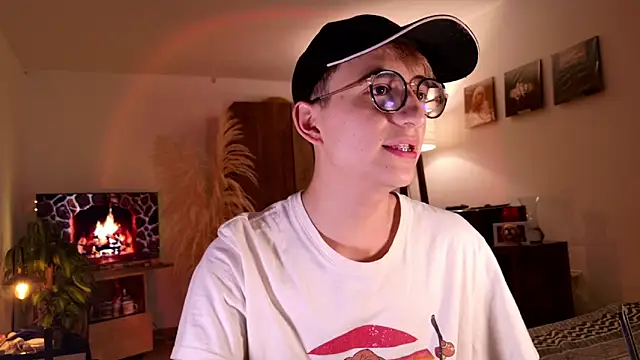 Snapshot of Mr_evan1 chatting on 22, 10, 2025 Mr evan1 online show from 22, 10, 2025