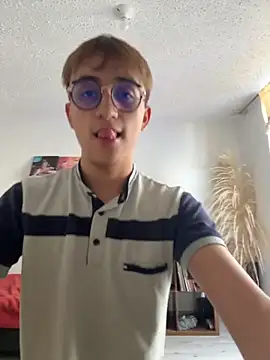 Snapshot of Mr_evan1 chatting on 21, 11, 2025 Mr evan1 online show from 21, 11, 2025