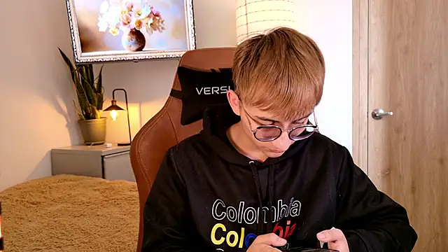 Snapshot of Mr_evan1 chatting on 17, 11, 2025 Mr evan1 online show from 17, 11, 2025