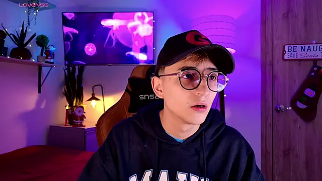 Snapshot of Mr_evan1 chatting on 28, 11, 2025 Mr evan1 online show from 28, 11, 2025