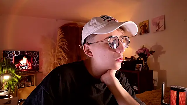 Snapshot of Mr_evan1 chatting on 4, 10, 2025 Mr evan1 online show from 4, 10, 2025
