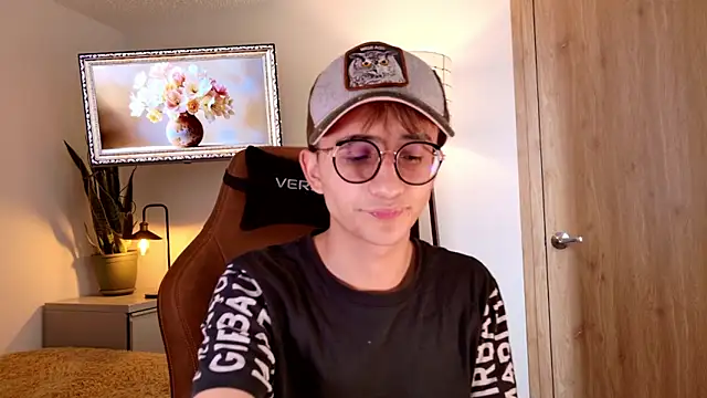 Snapshot of Mr_evan1 chatting on 14, 11, 2025 Mr evan1 online show from 14, 11, 2025