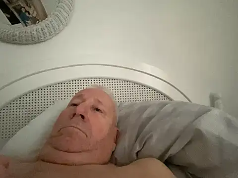 Bossinmidd12 online show from 3, 12, 2024