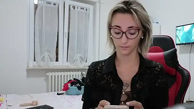 Snapshot of sexy_blondie92 chatting on 26, 9, 2025 sexy blondie92 online show from 26, 9, 2025