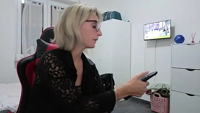 Snapshot of sexy_blondie92 chatting on 1, 10, 2025 sexy blondie92 online show from 1, 10, 2025