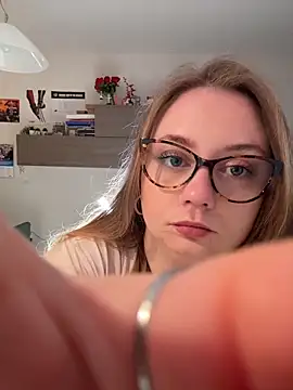 chloetarducci online show from 13, 3, 2026