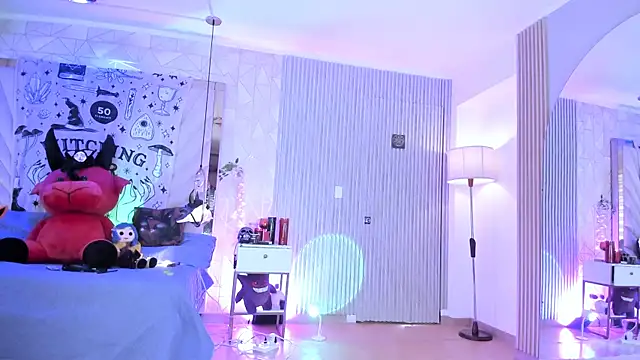 zephirahabney online show from 24, 10, 2025