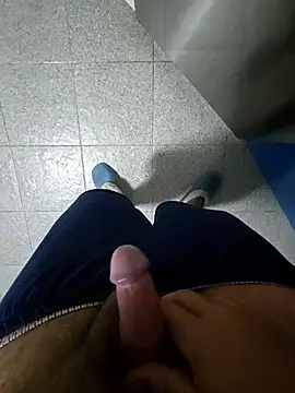 Snapshot of RIP_Curl chatting on 24, 10, 2025 RIP Curl online show from 24, 10, 2025