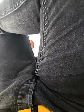 Snapshot of RIP_Curl chatting on 20, 11, 2025 RIP Curl online show from 20, 11, 2025