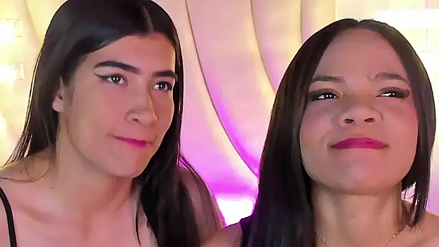 Snapshot of siara_and_zoe chatting on 18, 6, 2026 siara and zoe online show from 18, 6, 2026