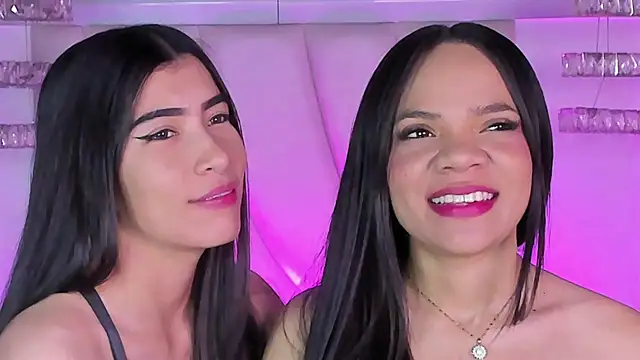 Snapshot of siara_and_zoe chatting on 6, 5, 2026 siara and zoe online show from 6, 5, 2026