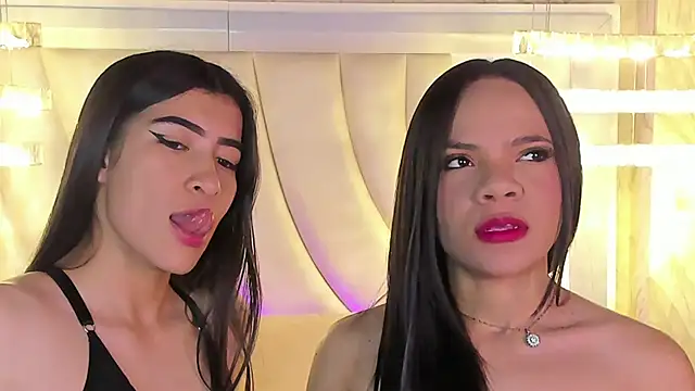 Snapshot of siara_and_zoe chatting on 4, 7, 2026 siara and zoe online show from 4, 7, 2026
