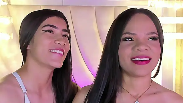 Snapshot of siara_and_zoe chatting on 18, 7, 2026 siara and zoe online show from 18, 7, 2026