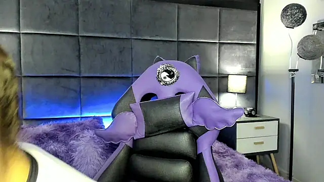 CHERRYY BOMB  online show from 3, 2, 2025