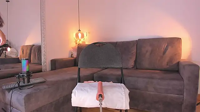 Isabella francoo online show from 5, 12, 2025