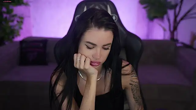Snapshot of Tina_Breeze chatting on 15, 6, 2026 Tina Breeze online show from 15, 6, 2026