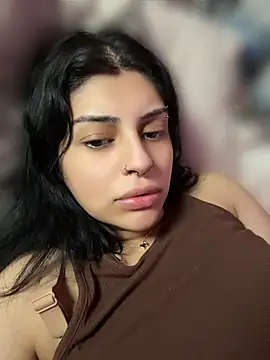 ThickerThanYoBitch online show from 25, 4, 2026