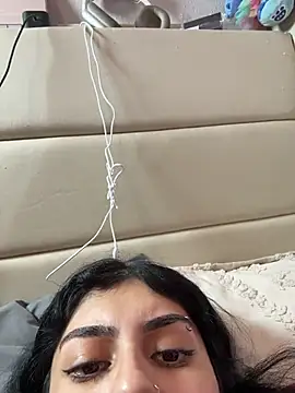 ThickerThanYoBitch online show from 13, 11, 2025