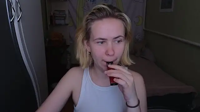 Snapshot of Riley_Roo chatting on 15, 4, 2026 Riley Roo online show from 15, 4, 2026