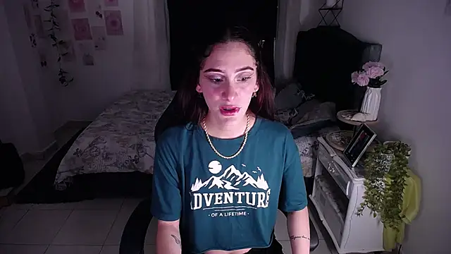Snapshot of IsaBaileys_ chatting on 18, 5, 2026 IsaBaileys online show from 18, 5, 2026