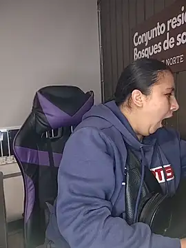 Cute Penelope online show from 4, 3, 2026