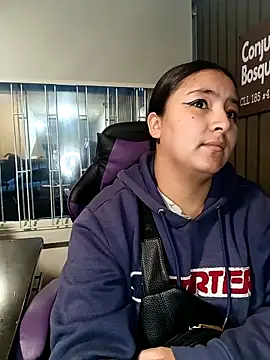 Snapshot of Cute_Penelope chatting on 21, 11, 2025 Cute Penelope online show from 21, 11, 2025