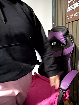 Snapshot of Cute_Penelope chatting on 27, 11, 2025 Cute Penelope online show from 27, 11, 2025