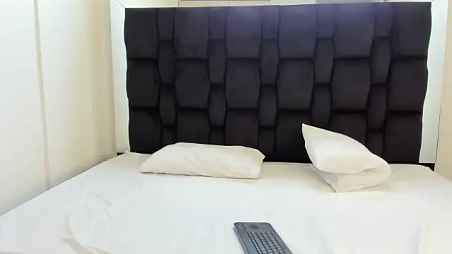SweetYoungs  online show from 28, 2, 2025