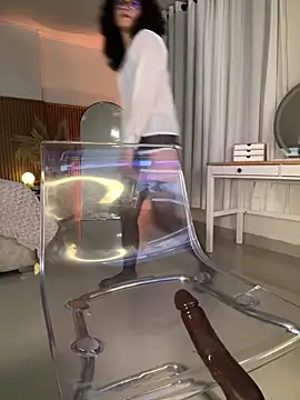 Lianh Benett online show from 11, 11, 2025